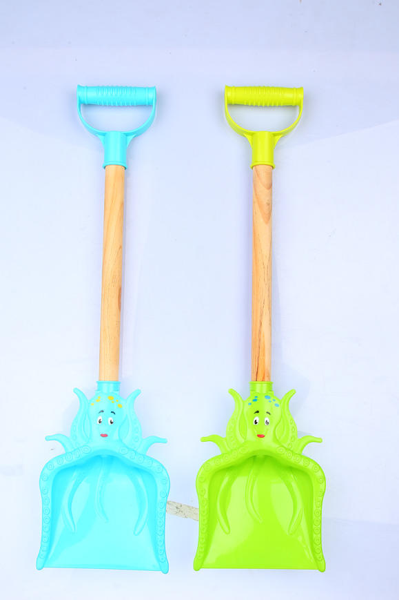 Wholesale high quality octopus shovel with wooden handle beach toy