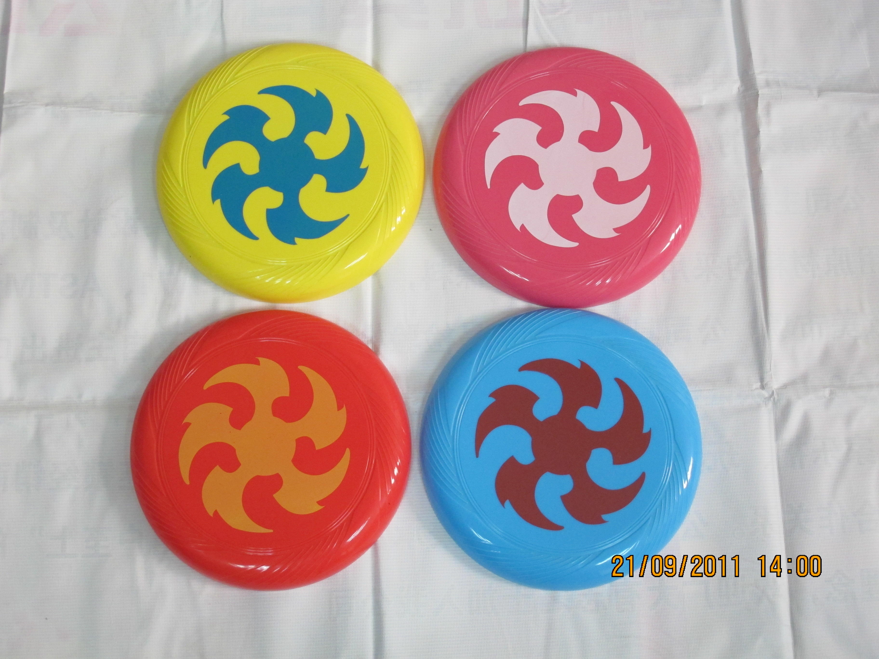 Wholesale factory logo custom plastic frisbee beach toy for children